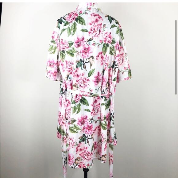 Show me your mumu Brie robe in white and pink floral print - Picture 4 of 8